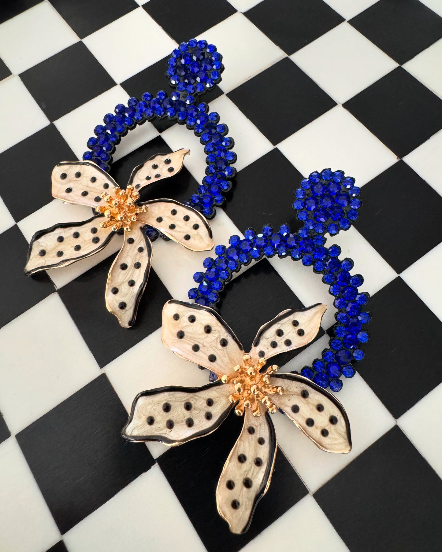 BLUE DOTS