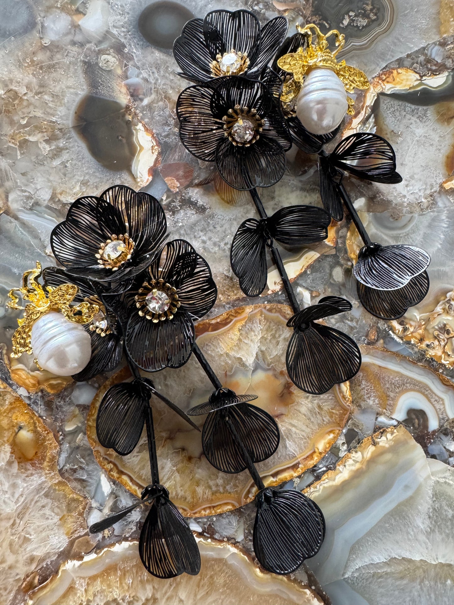 BLACK BEE