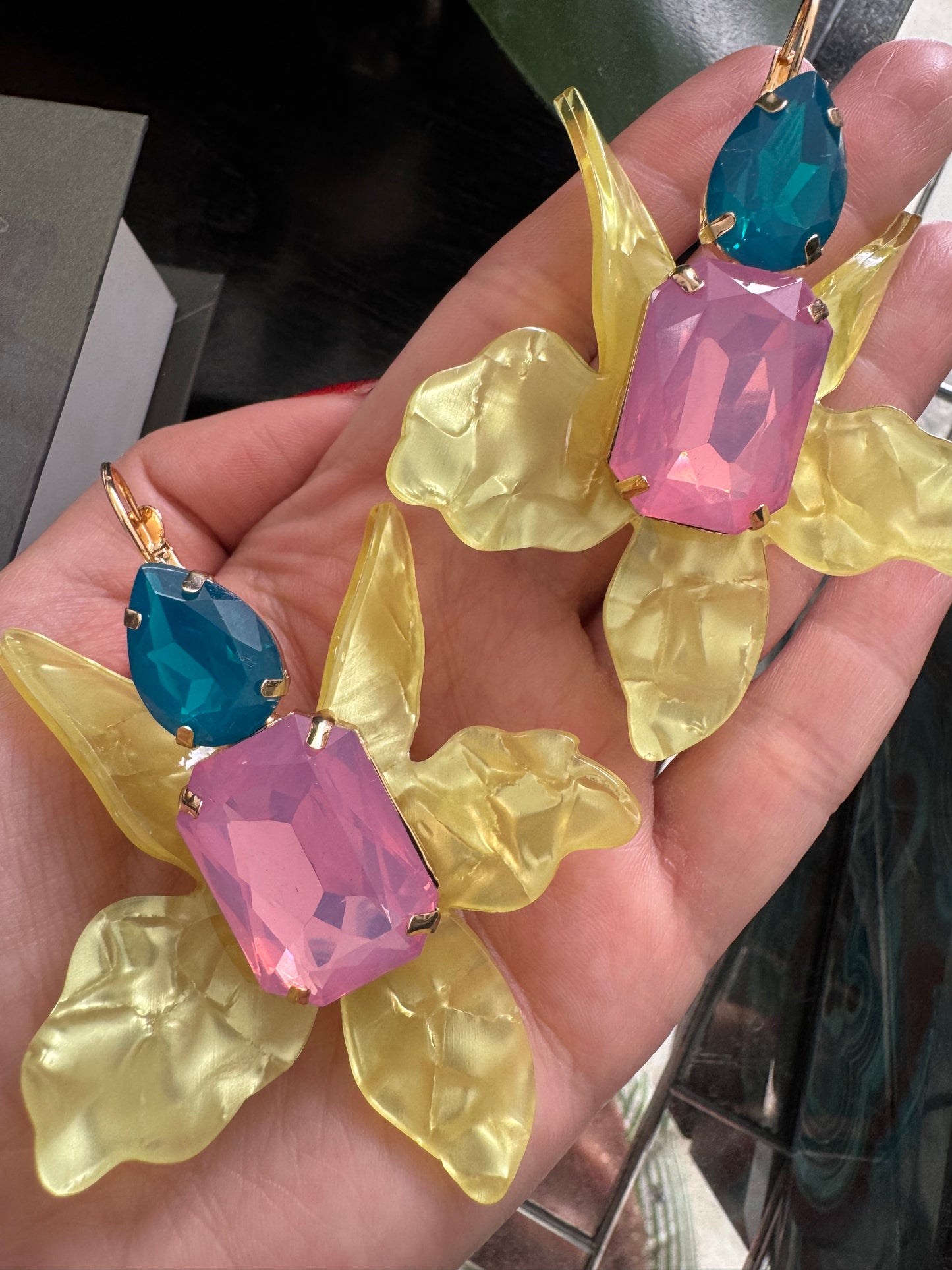 FLOWERS & JEWELS